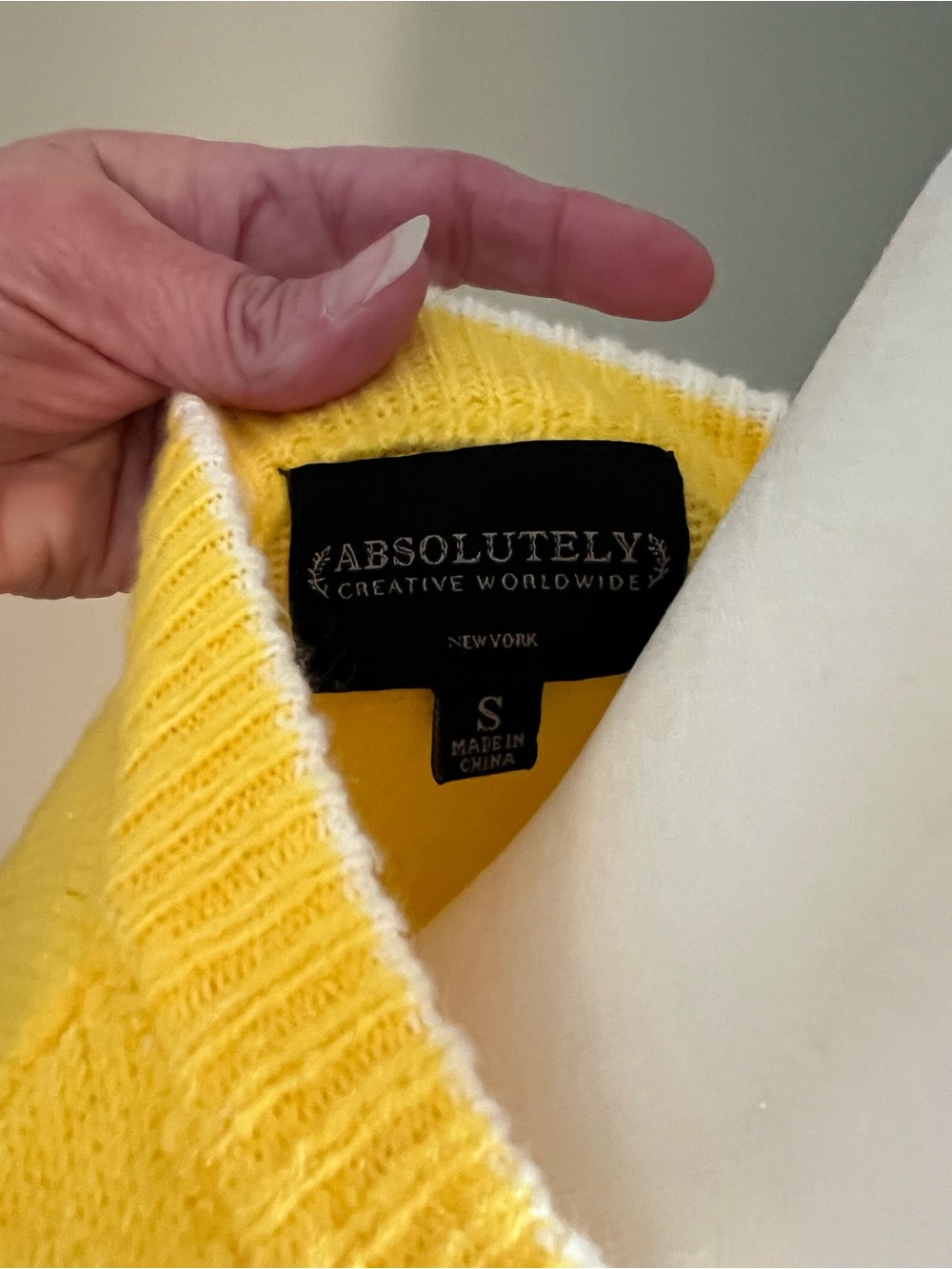 Absolutely Creative‎ Worldwide Sunny Yellow Crewneck Sweater - Picture 2 of 4